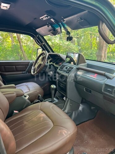 Mitsubishi Pajero-5