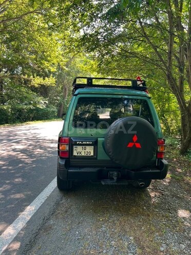 Mitsubishi Pajero-2
