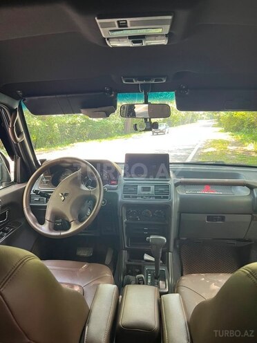 Mitsubishi Pajero-7
