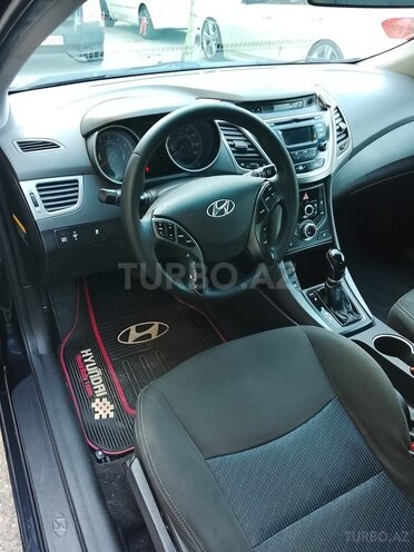Hyundai Elantra-4