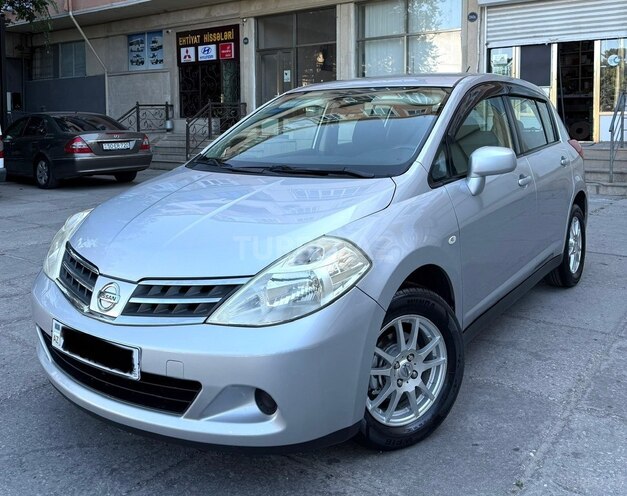 Nissan Tiida-5