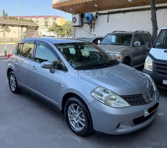 Nissan Tiida-11
