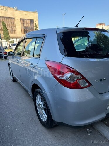 Nissan Tiida-13