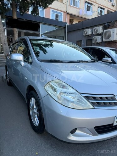 Nissan Tiida-15