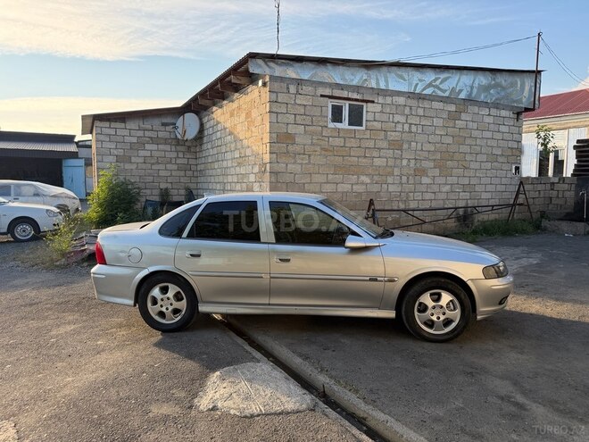 Opel Vectra-4