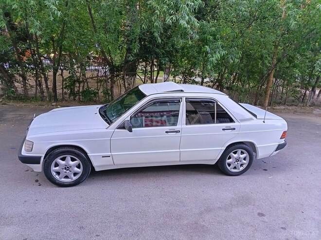 Mercedes 190-5