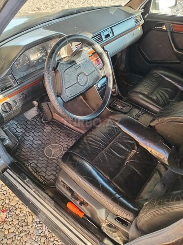 Mercedes 250 D-6