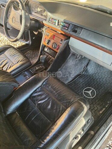 Mercedes 250 D-7