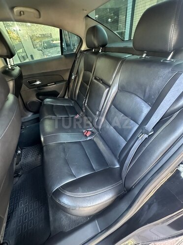 Chevrolet Cruze-12