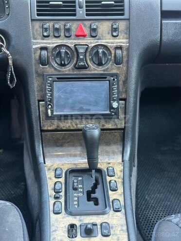 Mercedes E 240-12