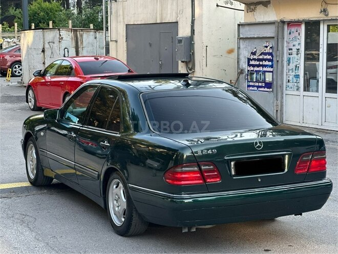Mercedes E 240-5