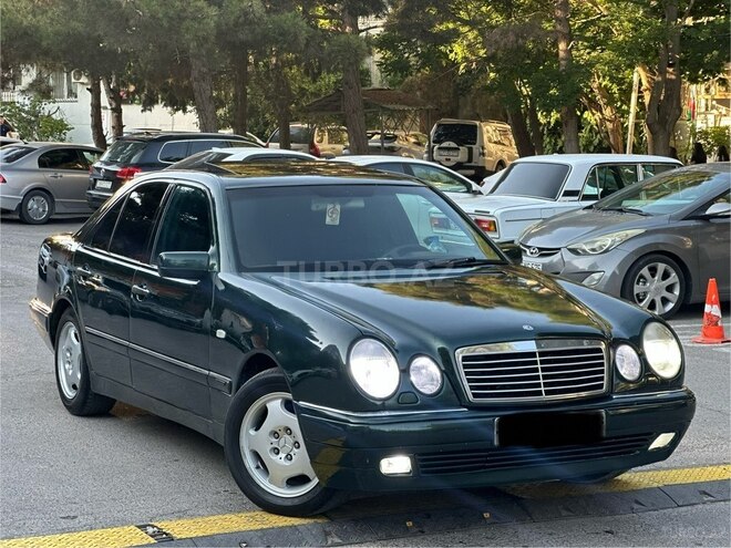 Mercedes E 240-4