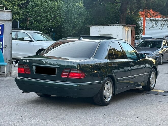 Mercedes E 240-13
