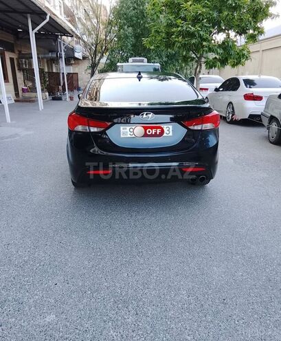Hyundai Elantra-8