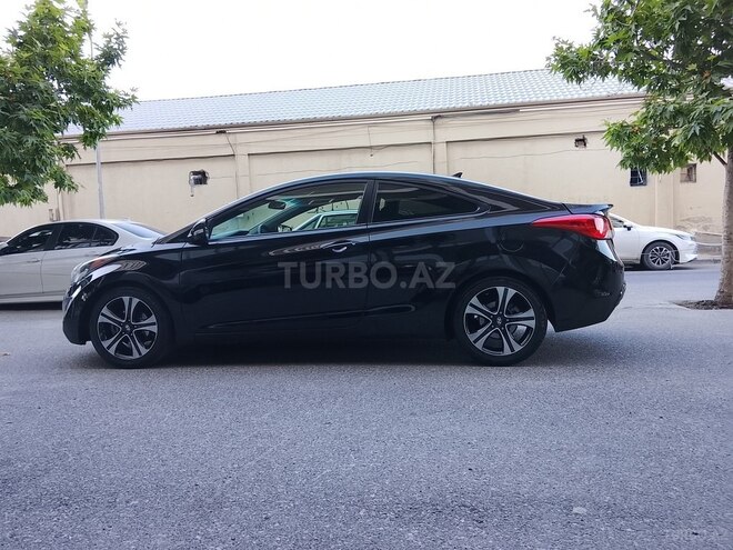 Hyundai Elantra-12
