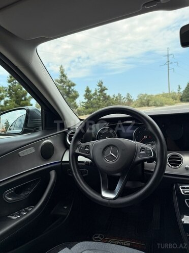 Mercedes E 220 d-11