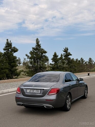 Mercedes E 220 d-3