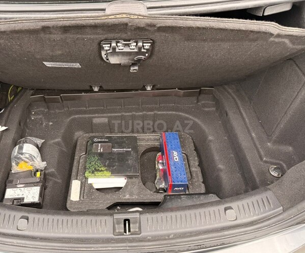 Mercedes E 220 d-12