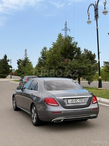 Mercedes E 220 d-4