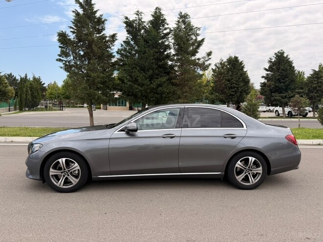 Mercedes E 220 d-6