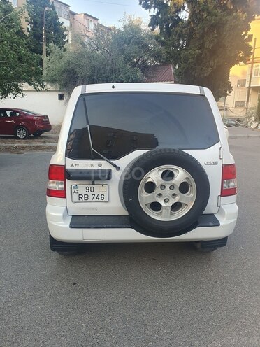 Mitsubishi Pajero io-5