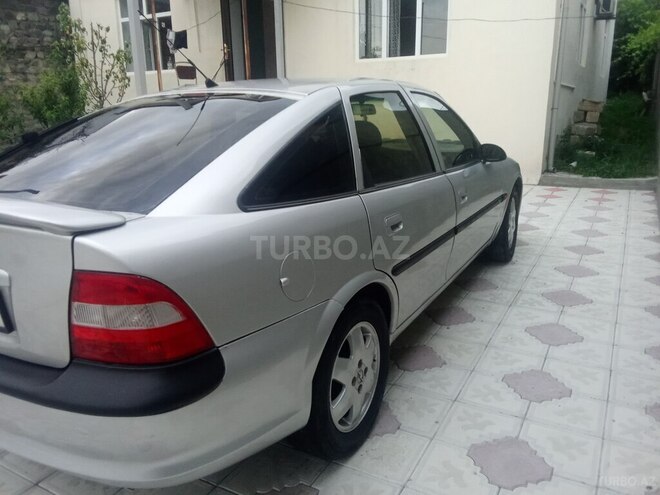 Opel Vectra-4