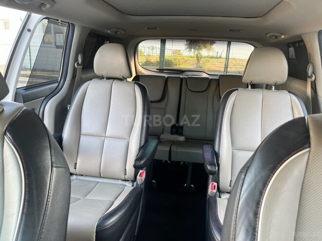 Kia Carnival-10