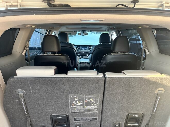 Kia Carnival-11