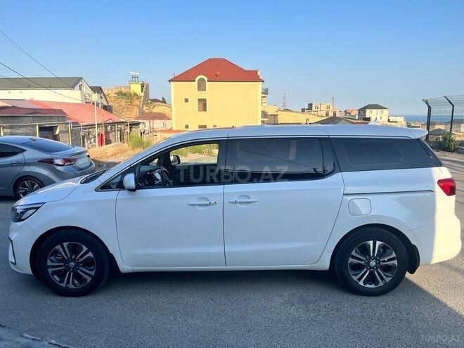 Kia Carnival-4