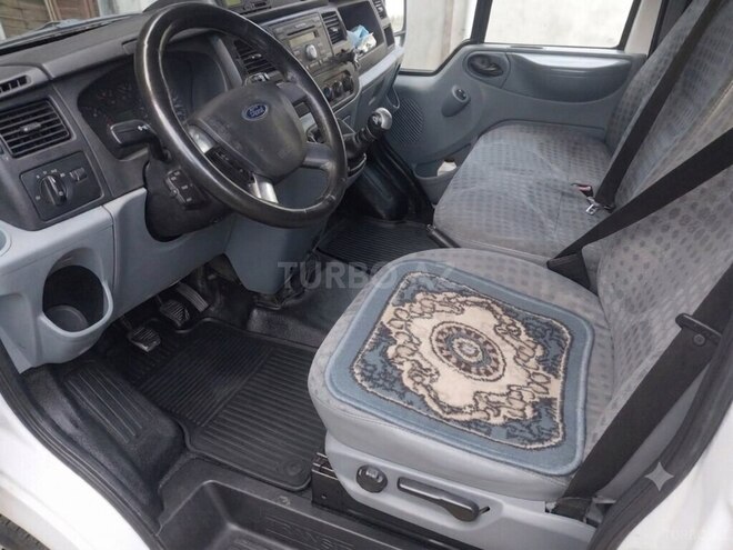 Ford Transit-6