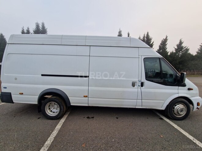 Ford Transit-9
