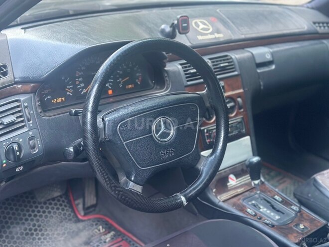 Mercedes E 200-3