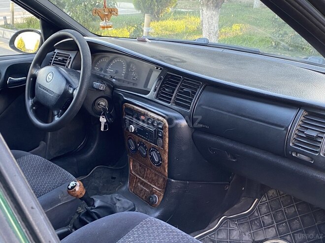Opel Vectra-11