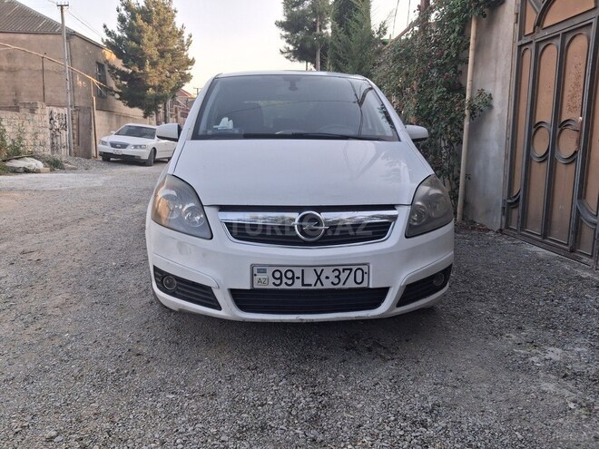 Opel Zafira-1