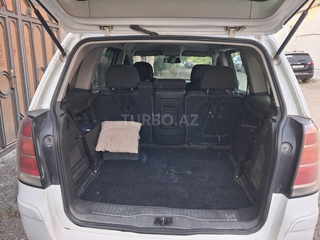 Opel Zafira-4