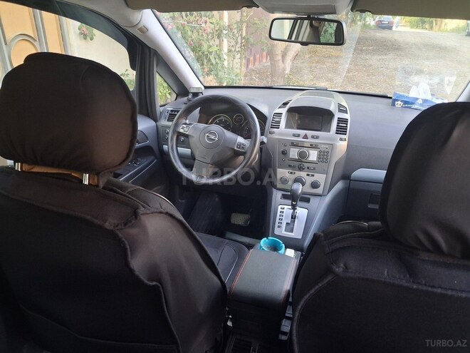 Opel Zafira-5