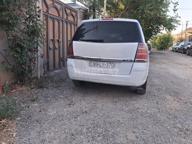 Opel Zafira-2
