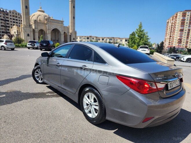 Hyundai Sonata-4