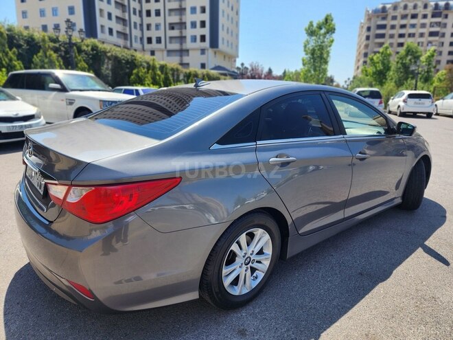 Hyundai Sonata-5