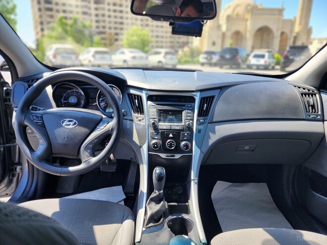 Hyundai Sonata-16