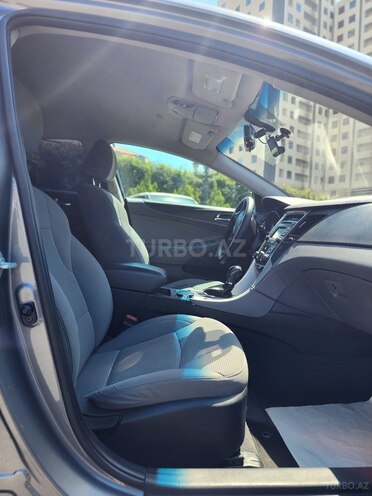Hyundai Sonata-13
