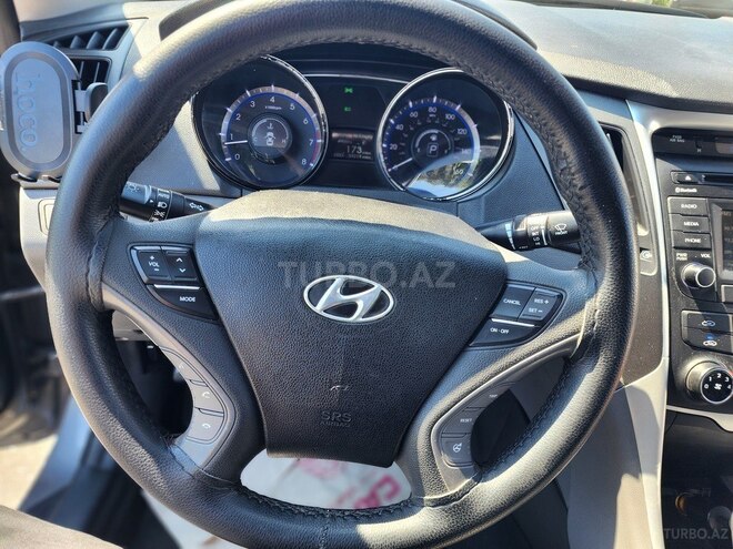 Hyundai Sonata-20