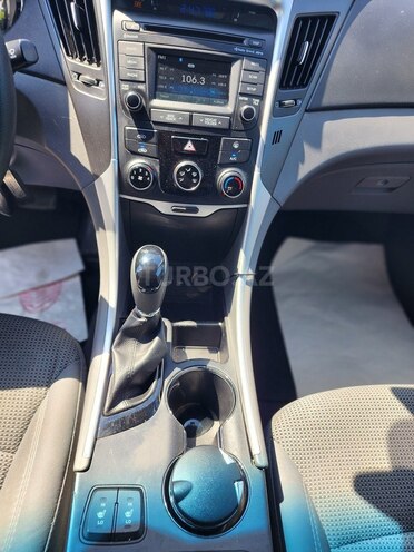 Hyundai Sonata-17