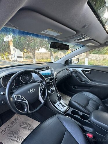 Hyundai Elantra-3