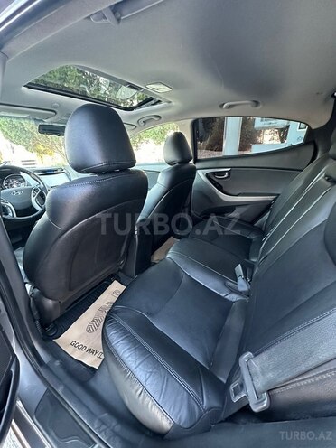 Hyundai Elantra-4