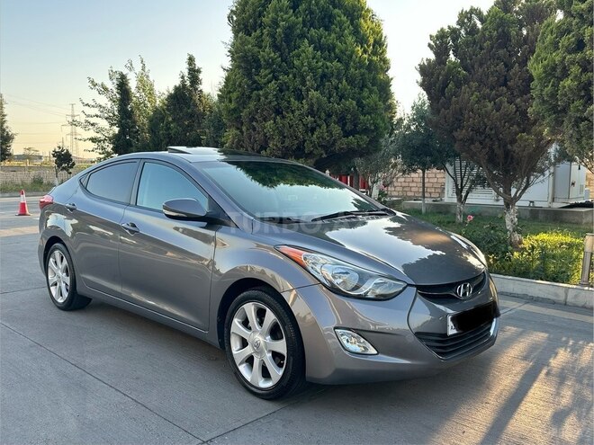 Hyundai Elantra-8