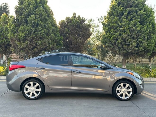 Hyundai Elantra-9
