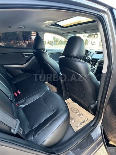 Hyundai Elantra-10