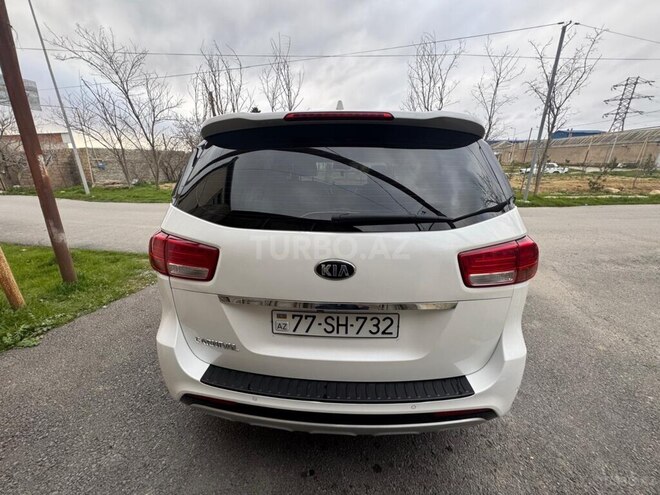 Kia Carnival-2