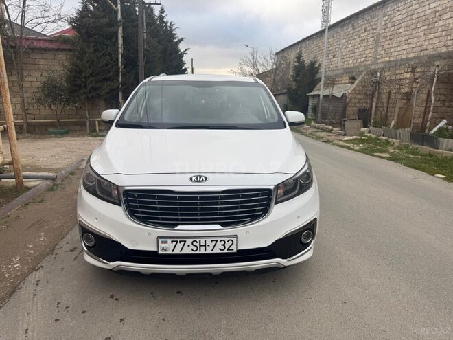 Kia Carnival-1